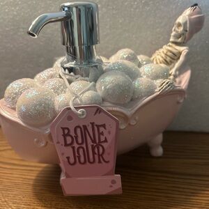 NWT Halloween “Bath Time” Skeleton Soap/Lotion Dispenser